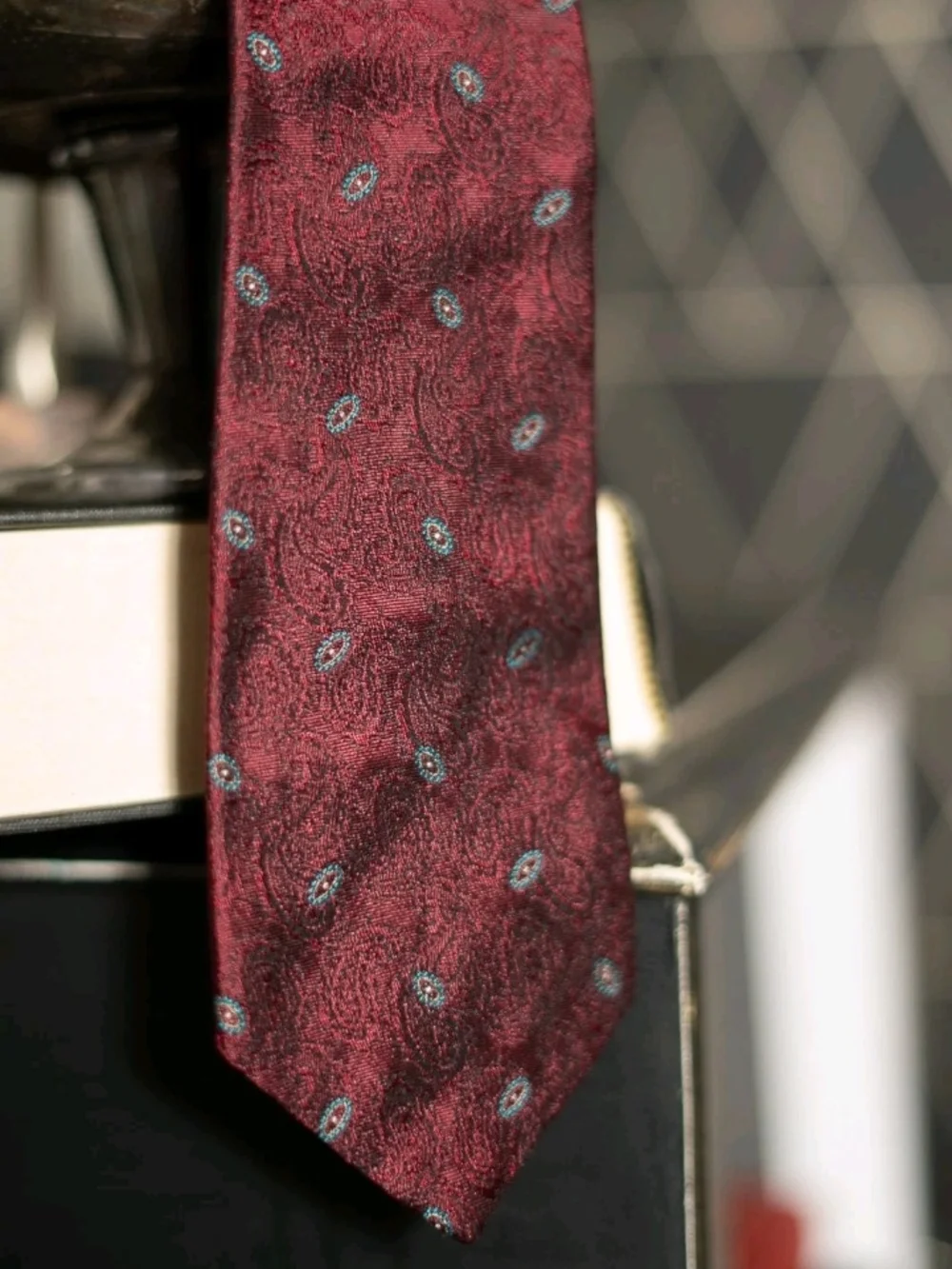 Oscar de la Renta Burgundy Paisley Silk Tie